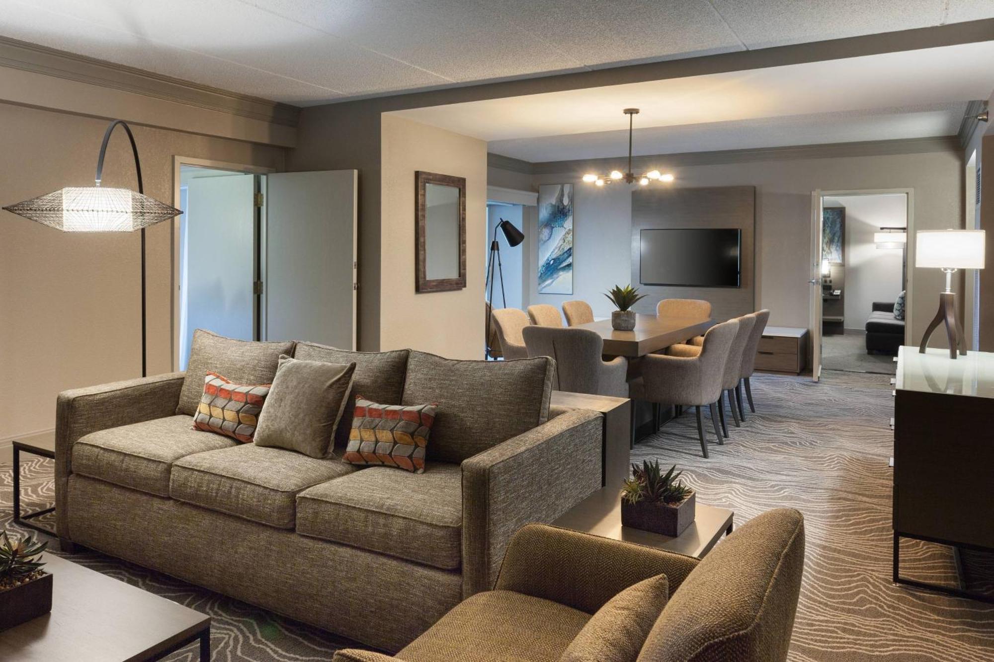 Marriott Riverfront Hotel 4*