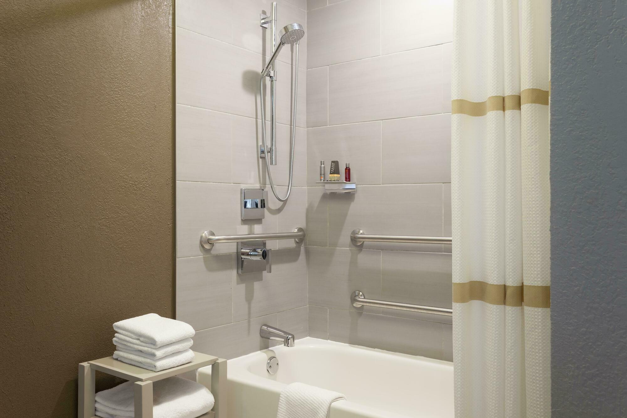 Hotel Marriott Riverfront 4*